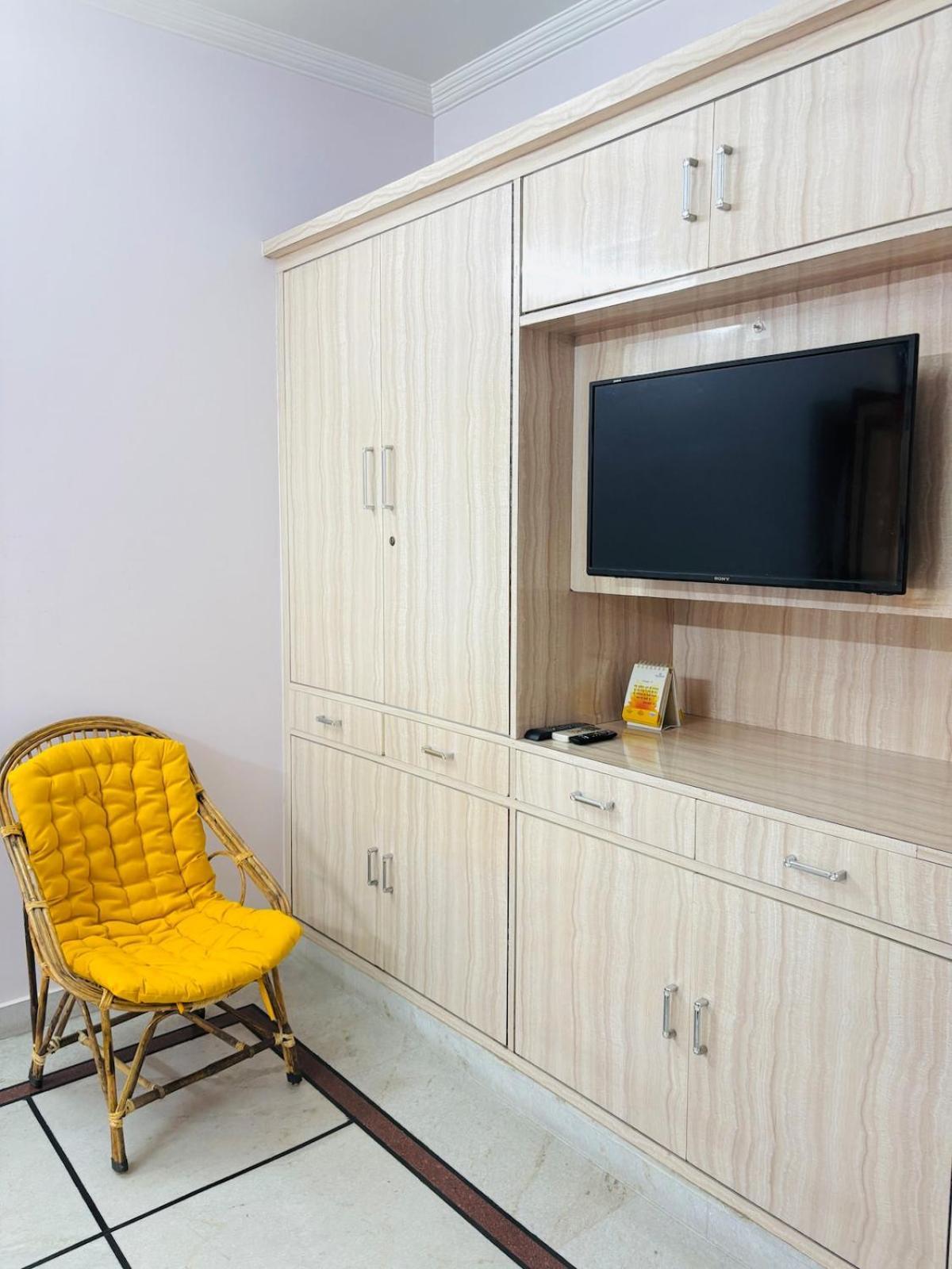 The Royal Retreat 2025 Apartment *